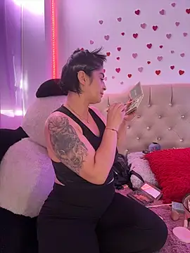 Snapshot of karenlennox1 chatting on March 8, 2026, 8:45 pm karenlennox1 online show from March 8, 2026, 8:45 pm