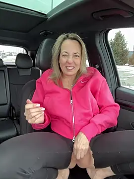 Cherry-red-xo online show from January 13, 2025, 8:15 pm