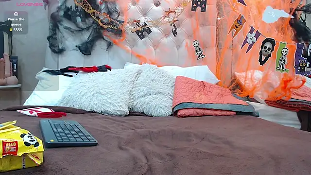 Snapshot of La_Crespa_x chatting on October 13, 2025, 12:16 pm La Crespa x online show from October 13, 2025, 12:16 pm