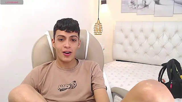 SkinnyBoy  online show from January 7, 2025, 6:24 pm