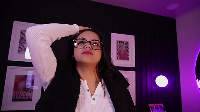 Sophia wilsonn  online show from March 12, 2026, 10:32 am