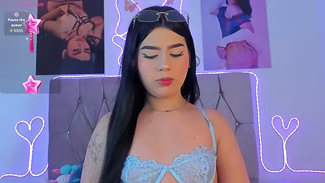 Ashley piinkk  online show from April 25, 2026, 10:51 am