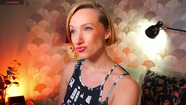 Snapshot of UmaTruewoman chatting on October 4, 2025, 5:38 am UmaTruewoman online show from October 4, 2025, 5:38 am