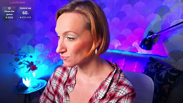 Snapshot of UmaTruewoman chatting on October 13, 2025, 5:51 am UmaTruewoman online show from October 13, 2025, 5:51 am