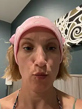 Snapshot of UmaTruewoman chatting on April 10, 2026, 1:05 pm UmaTruewoman online show from April 10, 2026, 1:05 pm