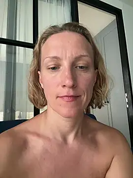 Snapshot of UmaTruewoman chatting on April 16, 2026, 12:22 am UmaTruewoman online show from April 16, 2026, 12:22 am