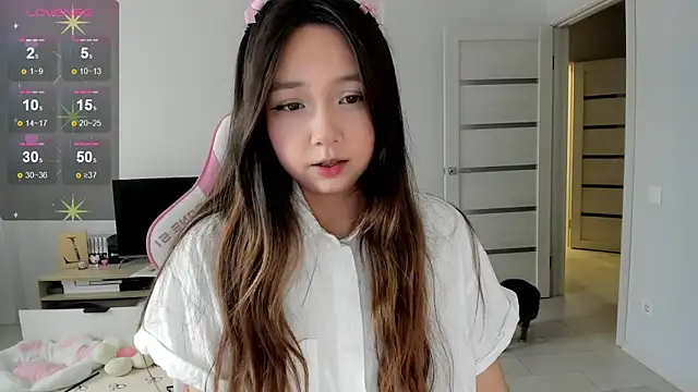 Fluffy Rose online show from May 7, 2026, 4:07 am