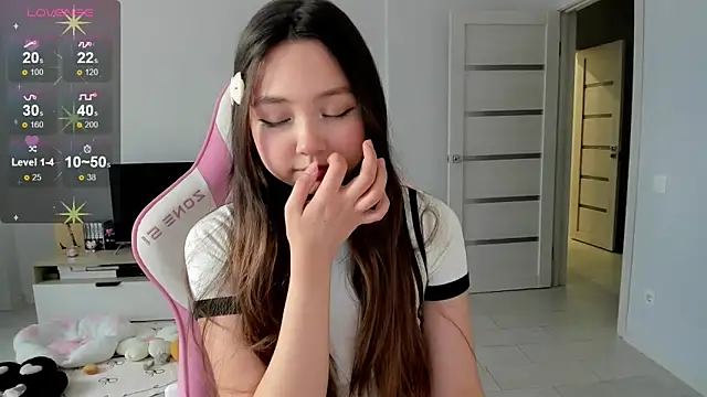 Fluffy Rose online show from May 13, 2026, 4:21 am