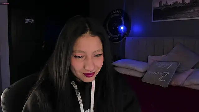 Simone Phill online show from January 27, 2025, 11:43 am