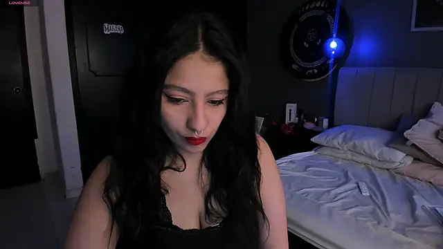 Simone Phill online show from February 15, 2025, 12:01 pm