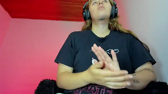 bonnie moon  online show from January 10, 2026, 5:26 pm