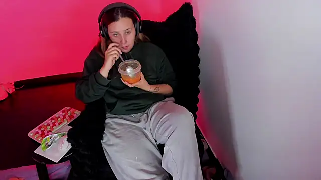 bonnie moon  online show from January 16, 2026, 2:37 am