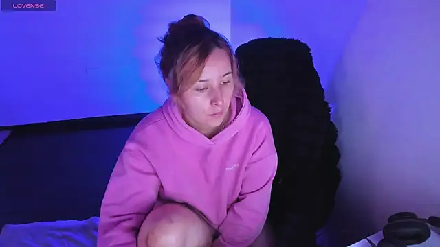 bonnie moon  online show from March 23, 2026, 6:01 pm