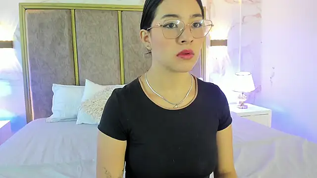 Susa1userma  online show from May 13, 2026, 12:46 pm