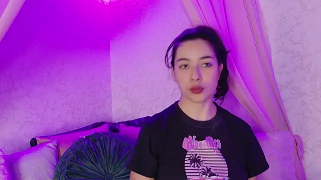 Susa1userma  online show from July 18, 2026, 11:47 am