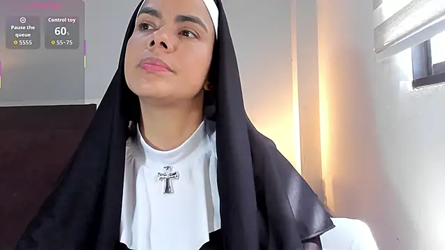 ClaraMariaMon online show from November 4, 2025, 3:33 pm