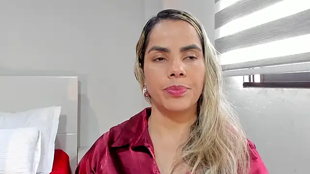 ClaraMariaMon online show from May 11, 2026, 6:49 pm