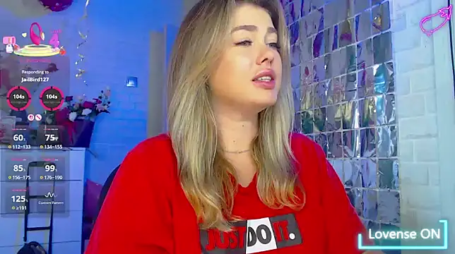 SuchCute online show from September 19, 2025, 2:35 am