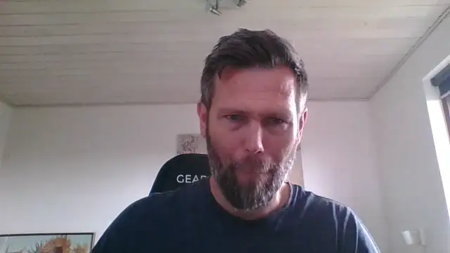 Snapshot of Gotta1 chatting on October 7, 2025, 12:46 pm Gotta1 online show from October 7, 2025, 12:46 pm