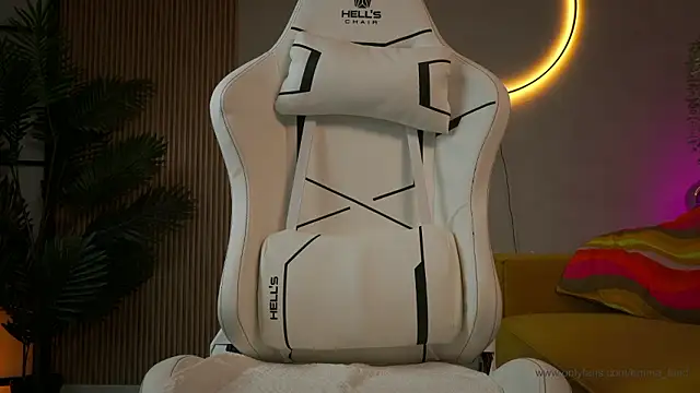 Snapshot of emma_land chatting on February 10, 2026, 7:07 pm emma land online show from February 10, 2026, 7:07 pm