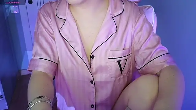 Snapshot of malady_ chatting on November 25, 2025, 5:13 pm malady online show from November 25, 2025, 5:13 pm