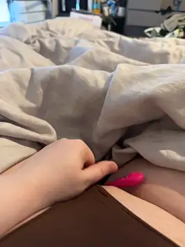 honeyyy24 online show from December 10, 2024, 12:05 pm