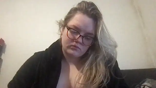 honeyyy24 online show from January 12, 2025, 12:01 pm