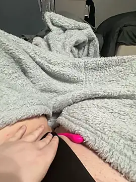 honeyyy24 online show from February 4, 2025, 8:06 pm