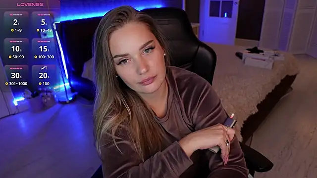 KittiLiza online show from October 7, 2025, 9:45 pm