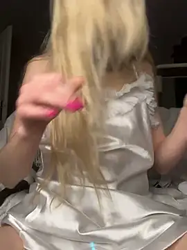 Lolitaxlola online show from March 25, 2026, 7:42 pm