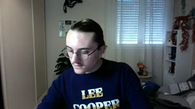 Snapshot of enzolb chatting on November 5, 2025, 8:36 am enzolb online show from November 5, 2025, 8:36 am