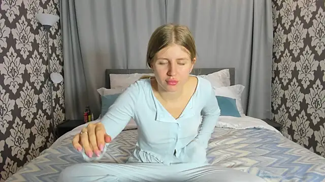 kirraa  online show from October 7, 2025, 4:15 pm