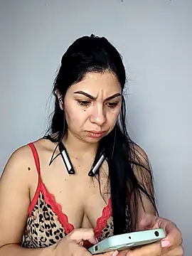 saralunabella online show from December 26, 2024, 2:01 am