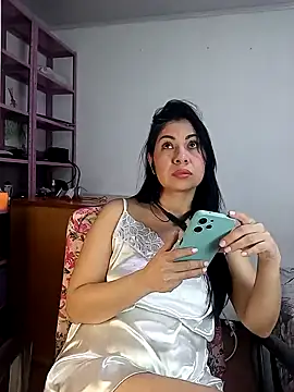 saralunabella online show from January 16, 2025, 11:16 pm