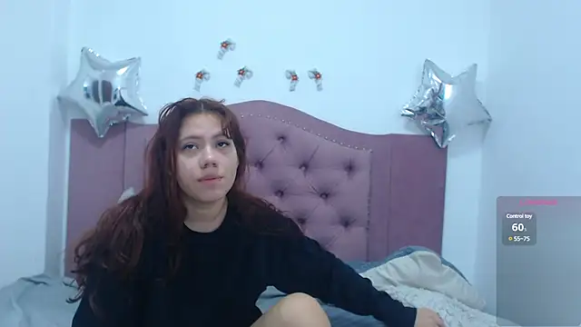 crystalhoneyy1 online show from December 20, 2024, 11:32 am