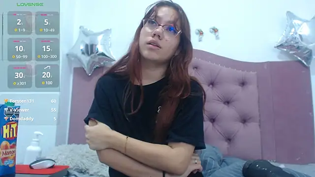 crystalhoneyy1 online show from January 2, 2025, 6:01 pm