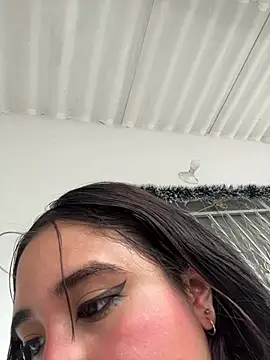 melyescobar online show from December 23, 2024, 12:08 pm