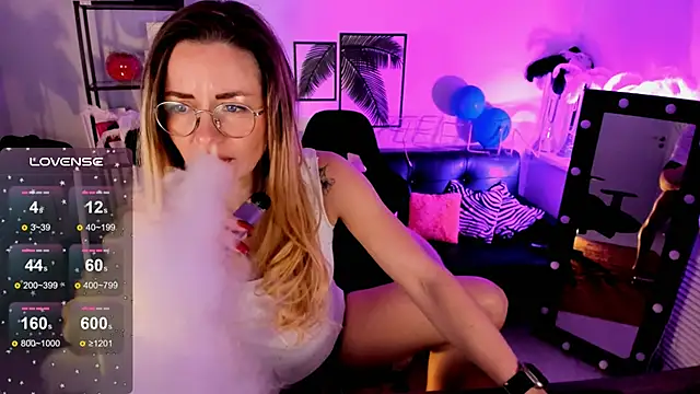 LadyIzabel online show from December 14, 2024, 8:45 am