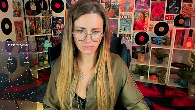 LadyIzabel online show from February 19, 2025, 7:39 am