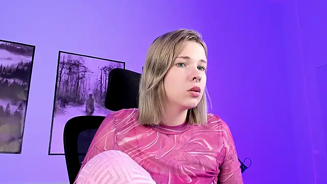 AliceSunday online show from December 8, 2024, 2:41 pm