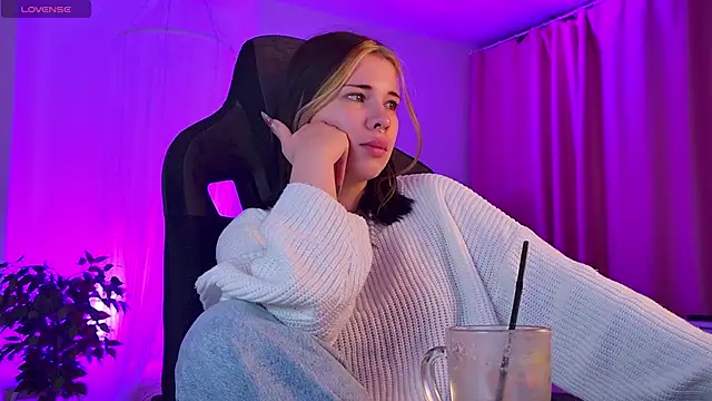 AliceSunday online show from October 5, 2025, 5:06 am