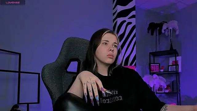 AliceSunday online show from November 24, 2025, 2:22 am