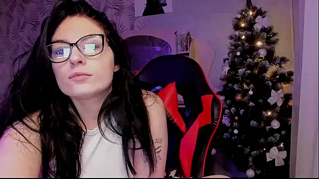 kira gold   online show from December 12, 2024, 4:37 am