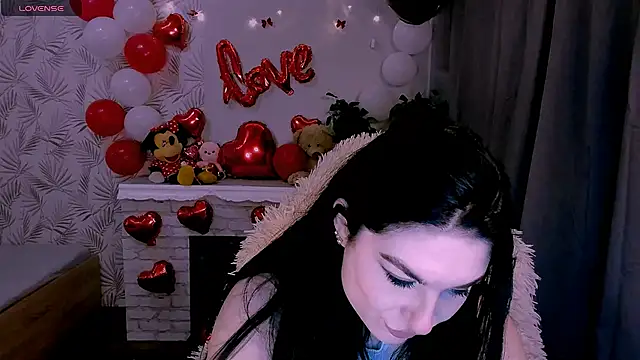 kira gold   online show from February 20, 2025, 4:25 pm