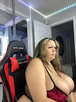 curvyfunlover online show from March 17, 2026, 12:08 pm