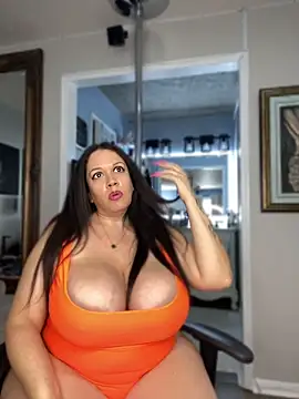 curvyfunlover online show from June 17, 2026, 10:10 pm