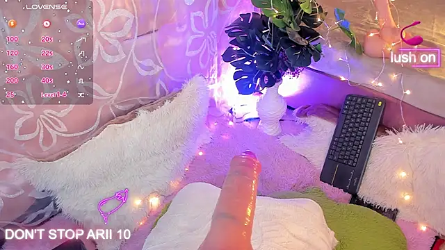 Snapshot of Arii_vega_ chatting on October 8, 2025, 1:03 am Arii vega  online show from October 8, 2025, 1:03 am