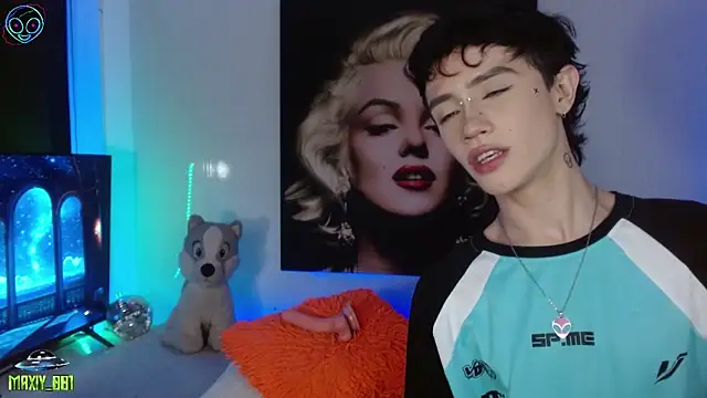 Snapshot of maxiy_001 chatting on September 22, 2025, 3:52 am maxiy 001 online show from September 22, 2025, 3:52 am