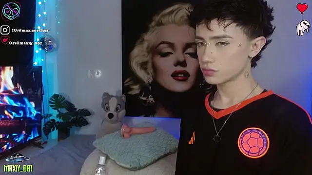 Snapshot of maxiy_001 chatting on February 22, 2026, 11:47 pm maxiy 001 online show from February 22, 2026, 11:47 pm