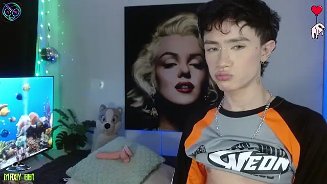 maxiy 001 online show from May 17, 2026, 2:20 am